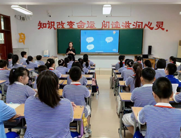 加强学生心理健康教育既要在面上“织布”又要在点上“绣花” 加强学生心理健康教育既要在面上“织布”又要在点上“绣花”