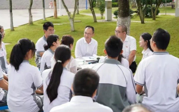 大力改善职业教育办学条件稳步推进职业教育一核两翼整合办学 大力改善职业教育办学条件稳步推进职业教育一核两翼整合办学