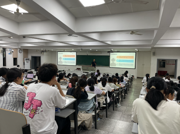 打破沟通壁垒树立常态化双向反应共享学生在校心思动态